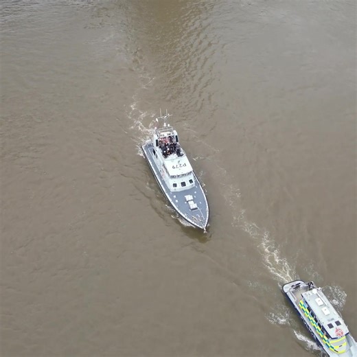 Tower Bridge was raised in tribute to Admiral Sir Tony Radakin as the outgoing Chief of the Defence Staff marked the end of his 40-year career in defence with a trip on HMS Blazer, the P2000 he once commanded for the Royal Navy. 🔗https://www.royalnavy.mod.uk/news/2025/september/02/20250903-radakin-retires | Royal Navy