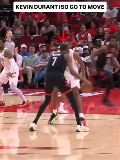 Every hooper needs a go-to shot that they feel comfortable taking and making whenever they are in isolation and need a bucket. For KD, it’s as easy as sizing up his defender off the dribble and getting into his signature hesi pull-up 3-point shot. Whenever KD has a defender on an island, he starts floating with the ball, and you have to be aware of this move coming out. For example, in this clip, he has the isolation at the top of the key and quickly sizes up the defender by dropping low and doi