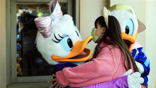 People are just finding out what the 'Disney hug rule' is at theme parks around the world