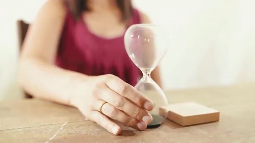 Magnetic Hourglass
