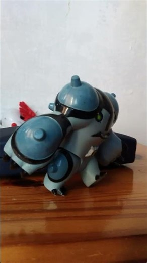 Ben 10 ultimate alien Ultimate Cannonbolt toy photography