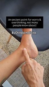 ⬇️Comment "GUIDE" for my FREE premium wellness guide with more self-healing routines plus a weekly planner for best results ✨️ If your mind is constantly racing with worries, it’s time to give your Spleen Meridian some love! In Chinese Medicine, the spleen is deeply connected to overthinking, rumination, and mental fog. By massaging Spleen 5 and gently working along the spleen meridian from knee to ankle—staying longer on tender spots—you can release tension, clear your mind, and feel more cente