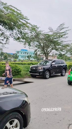 🚙 FORD EVEREST TITANIUM – ĐẲNG CẤP & MẠNH MẼ DẪN ĐẦU PHÂN KHÚC! 💥 ✨ Ngoại thất bề thế – sang trọng đầy uy lực 🛋 Nội thất tiện nghi, rộng rãi, chuẩn SUV hạng sang ⚙️ Vận hành êm ái – an toàn vượt trội trên mọi cung đường 🎁 ƯU ĐÃI THÁNG 11 CỰC HOT TẠI HẢI DƯƠNG FORD: ✅ Giảm tiền mặt trực tiếp hấp dẫn ✅ Tặng gói phụ kiện chính hãng cao cấp ✅ Hỗ trợ vay ngân hàng đến 80% giá trị xe ✅ Thủ tục đăng ký – đăng kiểm nhanh gọn, hỗ trợ ra biển số đẹp 🔥 SỐ LƯỢNG XE CÓ HẠN – LIÊN HỆ NGAY ĐỂ NHẬN ƯU ĐÃI 