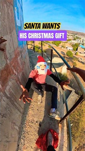Santa Wants His Christmas Gift🎁😂#parkour#spiderman#water#jump#support#viral#jodhpur#india #pov#funny