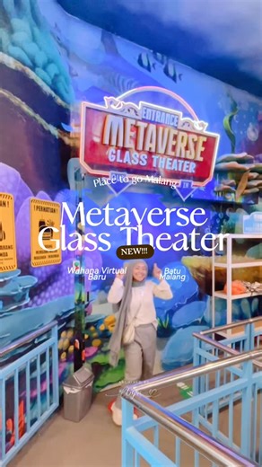 L. Tias | Workout & Explore on Instagram: "Tahun Baru, Wahana Virtual Baru 😍🎉 Olahraga ✔️ Hiburan ✔️ Spiritual ✔️ Semua ada di Metaverse Glass – Jatim Park 1 @metaverse.jatimpark1 @jatimparksatu @jawatimurpark Cobain sekarang sebelum BOOM & VIRAL 🎆"