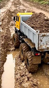 RC Truck Hauls HEAVY Dirt Offroad Trails! 🔥