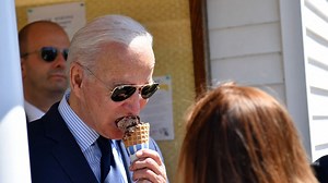 Biden enjoys ice cream cone in Ohio