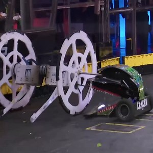 1.2K views · 41 reactions | Robot battle #botsbattle | Hulu Houses | Facebook