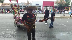 CHECK OUT TODAY'S DOO DAH PARADE! Here's our highlight roll -- all the best entries and performers! [Videotape produced by Phil Coombes for Pasadena Now] | Pasadena Now