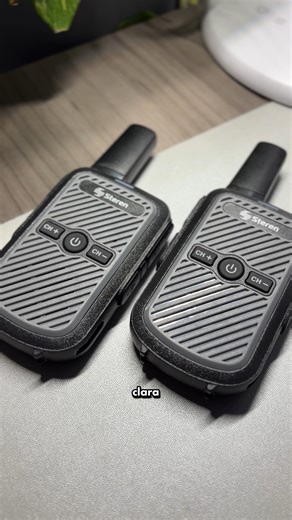 Steren on Instagram: "Con estos radios (walkie-talkies), mantén una comunicación clara y confiable en cualquier aventura. 📡 Frecuencia UHF: comunicación nítida y sin interferencias 🔢 16 canales: conecta con tu grupo fácilmente 🔋 Batería Li-ion: larga duración y recarga eficiente 🎒 Ultraligeros: compactos con clip para cinturón 👉 Llévalos a tu próxima excursión #WalkieTalkie #Aventura #Comunicación #Camping #Steren"