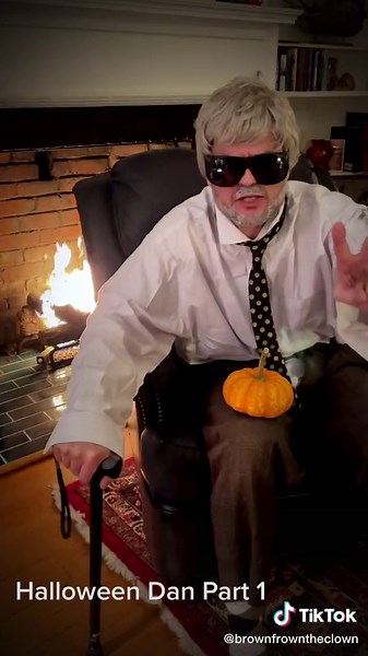 #brownfrown #brownfrowntheclown #oldmandan #halloween #oldman #comedy #music #rock #richmond #rockhardwiththeclown #indiemusic #livemusic #rvamusicians #rvacomedy #rvafilm #rvamusic #independentfilm #musicvideochallenge