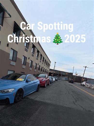 Car Spotting Christmas 🎄 2025 #carspotting #runinsandals Spotted @talljamaican_ I run with a @COROS Nomad, a @Amazfit Wearables Helio band and I record with a @DJI Official action 5 pro and Mic 3. I run in @Shamma Sandals - 4 miles