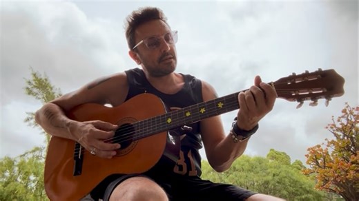 EMI | Hoy en “Tutoriales Para Fogón”, aprendé a tocar “En Llamas”, que es muy fácil. Riff: MI m / RE / LA. Estrofa: MI m / SI / DO / SOL y... | Instagram