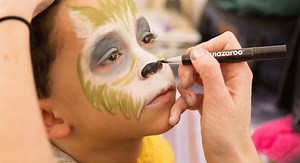 We’ve been practising Halloween face paint looks with our trusty Brush Pen Sets. They are super easy to apply and remove and they are suitable for sensitive skin. Our portable Brush Pens are perfect for mess-free face painting on the go. Find out more: https://bit.ly/35DnGkJ | Snazaroo