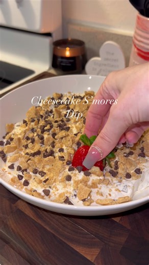 Cheesecake S’mores Dip 🤤🤤🤤 #desserts #smoresdip #dessertlover #dessertdip #snack #foodie #food #foodtok #desserttok