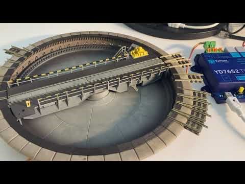 YD7652 Basic with Motor-Cruise Control on Fleischmann N 9152 Turntable