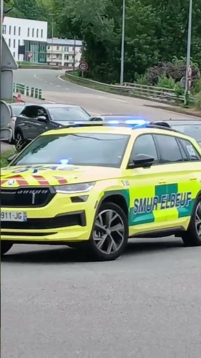 Arriver au CHU Rouen d’un vsav des sapeurs pompiers d’elbeuf et d’une VLM du Samu Elbeuf #pompiers