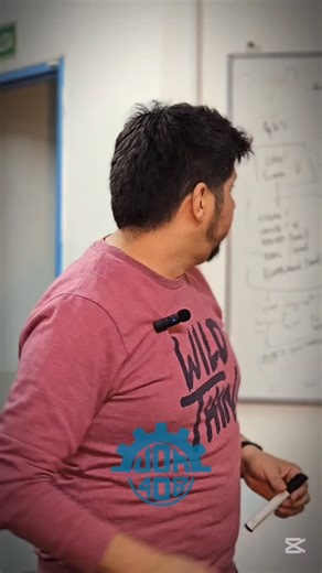 Momento del Curso gratuito de programación con Python, con el profe Eduardo explicando la comunicación back-front en GNU/linux. ‍♀️Si queres aprender a programar, tenemos las preinscripciones abiertas para el 2026. #python #programacion #bahiablanca #cursos #uom | Centrode Formacion Laboral Uom | Facebook