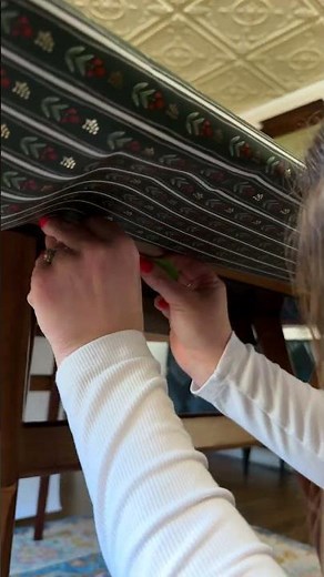 Wrap your table for the Holidays 🎁