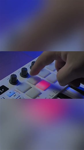 M-VAVE SMK-25 II 25 Key MIDI Controller Keyboard USB Mini 16 RGB Drum Pads 8 Knobs w