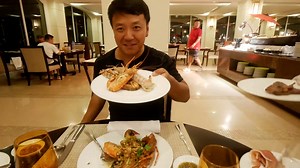 Seafood lovers, this one's for you! 🦞 I’m diving into an all-you-can-eat buffet in Cambodia featuring ‘Pissing Shrimp’ (aka Mantis Shrimp) and fresh lobster! | Strictly Dumpling