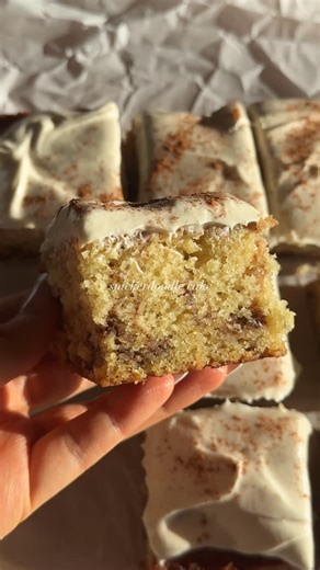 Michelle Kim 김하나 on Instagram: "Warm cinnamon snickerdoodle cake This single layer snickerdoodle cake is super soft and moist. It has a vanilla bean base with swirls of brown sugar & cinnamon all throughout the cake, topped with a sweet vanilla butter cream cheese frosting! Snickerdoodle cake: * 187g all purpose flour * 1 tsp baking powder * ½ teaspoon baking soda * pinch of salt Full recipe is posted on my substack! #snickerdoodle #snickerdoodlecake #moistsnickerdoodlecakerecipe #cinnamon #cinn