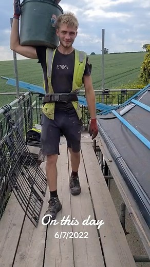 naturalhotguys on Instagram: "#fy #foryou #constructionworker #hotmen #bulge #xyzbca #greysweatpants"