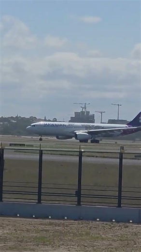 Hawaiian departing Sydney Airport