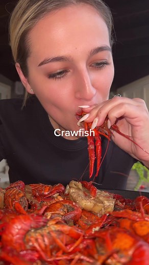 Crawfish is my fav food:) deanies seafood!!! #crawfish #louisiana #crawfishseason #crawfishboil #eatingcrawfish #nola #deaniesseafood