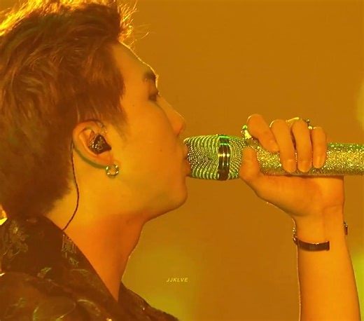 Golden Maknae turned full-time rapper — Jungkook’s ‘Ddaeng’ verse live at Busan still hits like a punchline 🎤🔥 ©️jjklve #BTS #btsarmy #jungkook #jk #ddaeng #bangtansonyeondan AdminLen🐯 | Haven of Bangtan