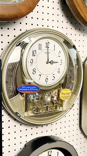 #rhythm #limitededition #2005 #musical #clock #musicalclock #vintage #watch #music #musicbox
