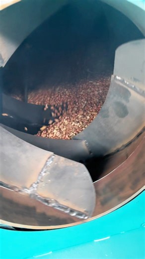 409K views · 2K reactions | Cooker is heating peanuts and squeezing oil with a hot press. #oilpressmachine #oilpress | Oilpress machine | Facebook
