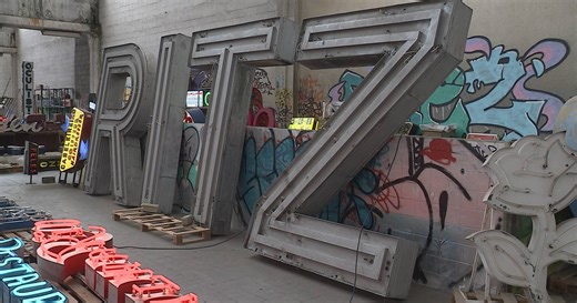 Coleção de letreiros de Lisboa em risco