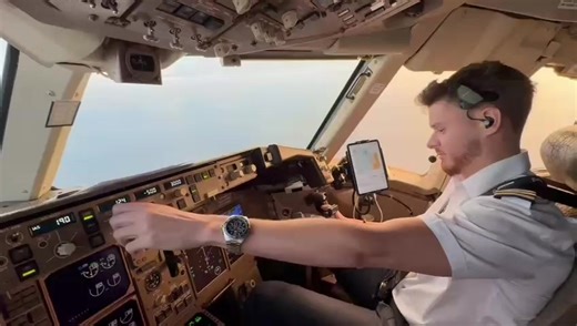 ‏Landing in Beirut 🇱🇧 #Pilot #Lebanon #aviation #landing #Boeing