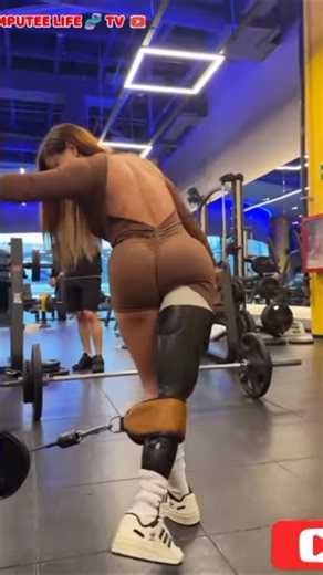 Amputee lady adaptive fitness training #limbloss #prostheticlimb