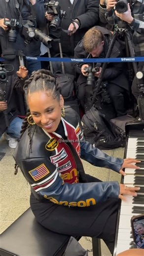 Trechos de Músicas on Instagram: "No One • Alicia Keys #noone #aliciakeys #letrasdemusica #traducao #reels"