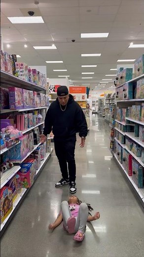 WHEN YOUR KIDS THROW A TEMPER TANTRUM AT THE STORE 😂