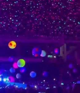 Like I'm alive again 🌈 #ColdplayAthens 🇬🇷 📹 @Cplayuk 📲 Follow Us: linktr.ee/ColdplayPhilippines | Coldplay Philippines
