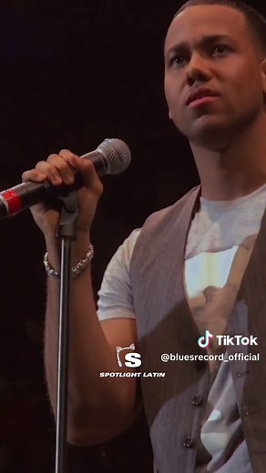 Solo por un Beso - Romeo Santos y Aventura: Letra y Estado de WhatsApp