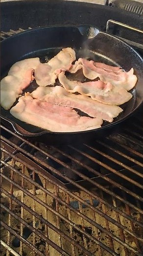 Bacon Cooked Right in Cast Iron 🔥 #bbq #castironcooking #foodie