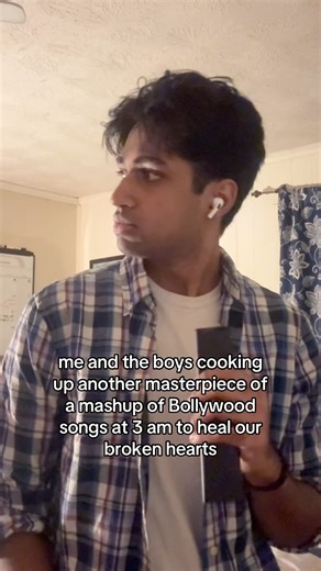 This mashup is just beautiful #mashup #bollywood #hindisong #ajabsi #kalank #love #hindi #viral