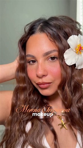 Roxette | Content Creator on Instagram: "gracias papa Dios por hacerme Latina 🇻🇪🌺 necklace and earrings de @marzo.25.jewelry 🇵🇷 products I used: @saiebeauty sunglow glowy super gel @bareminerals luminous skin tint @saiebeauty dew bronze swim @tower28beauty concealer medium oc @rhode pocket blush tan line @hudabeauty rose berry blush palette @makeupbymario master mattes the original @morphebrushes python code eyeshadow palette @elfcosmetics powder bronzer and eyebrow pencil @maybelline setti