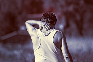 “If you scratch my back, I’ll scratch yours.” 不是叫你互相抓癢啦 - 小格子教英文