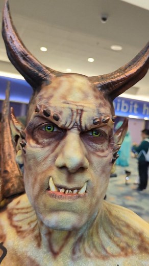 One of my favorite cosplays from Wondercon was this Japanese Oni 鬼 (Demon) inspired by Jonathon Mario @crowcaw_fx with model @emg_cosplays and Prosthetics by @rbfx #demon #cosplay #yokai #oni #spfx | Haunted Attraction Network