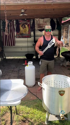 Just a tried and true method fir easy peel shrimp every time!! #shrimp #boilshrimp #seafoodboil #seafood #simplerecipe #highperformancecookers #letsboil #cajun #itworks #shrimpdatpeel #moneydip #cajuntwostepboil