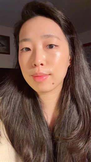 Minimal glowy makeup in 5 mins 😍✨ #makeup #simplemakeup #glowyskin #glowymakeup