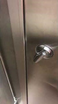 (Read DESC!) H-E-B Employee Men’s Restroom half shoot!