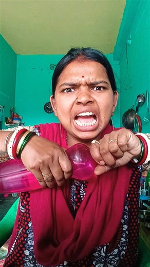 How to Open a Beer Bottle Easily#camping 😬😳#bushcraft #outdoors #survival #lifehacks