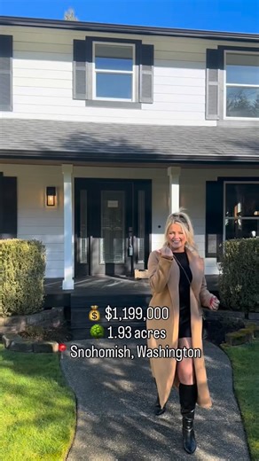 Ali Rob on Instagram: "Back on the market after a little break… and better then ever. Someone swoop this beauty & take advantage of the incredible back yard 🌳🏡 Tucked away near Lake Bosworth, this stunning Snohomish is a retreat! Fresh exterior paint and a new roof create a bright, welcoming first impression. Inside, the light-filled living spaces are designed for everyday comfort & style. The kitchen is a chef’s dream, featuring stamped concrete countertops & SS appliances. Step outside to th