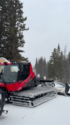 FINALLY ❄️ The snow is back! Starting off as graupel as it gets farther into the day we are expecting a little bit of accumulation with more snow touching down later this week. Everyone keep those fingers crossed this storm produces 🤞 📹: @flanellifestyles | Brighton Resort